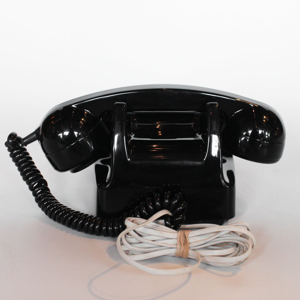 An original GPO model 706 telephone in black at Jeroen Markies