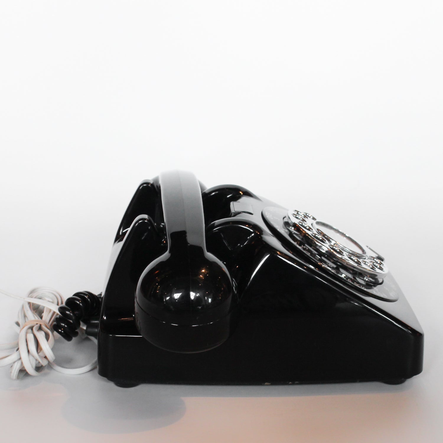An original GPO model 706 telephone in black at Jeroen Markies