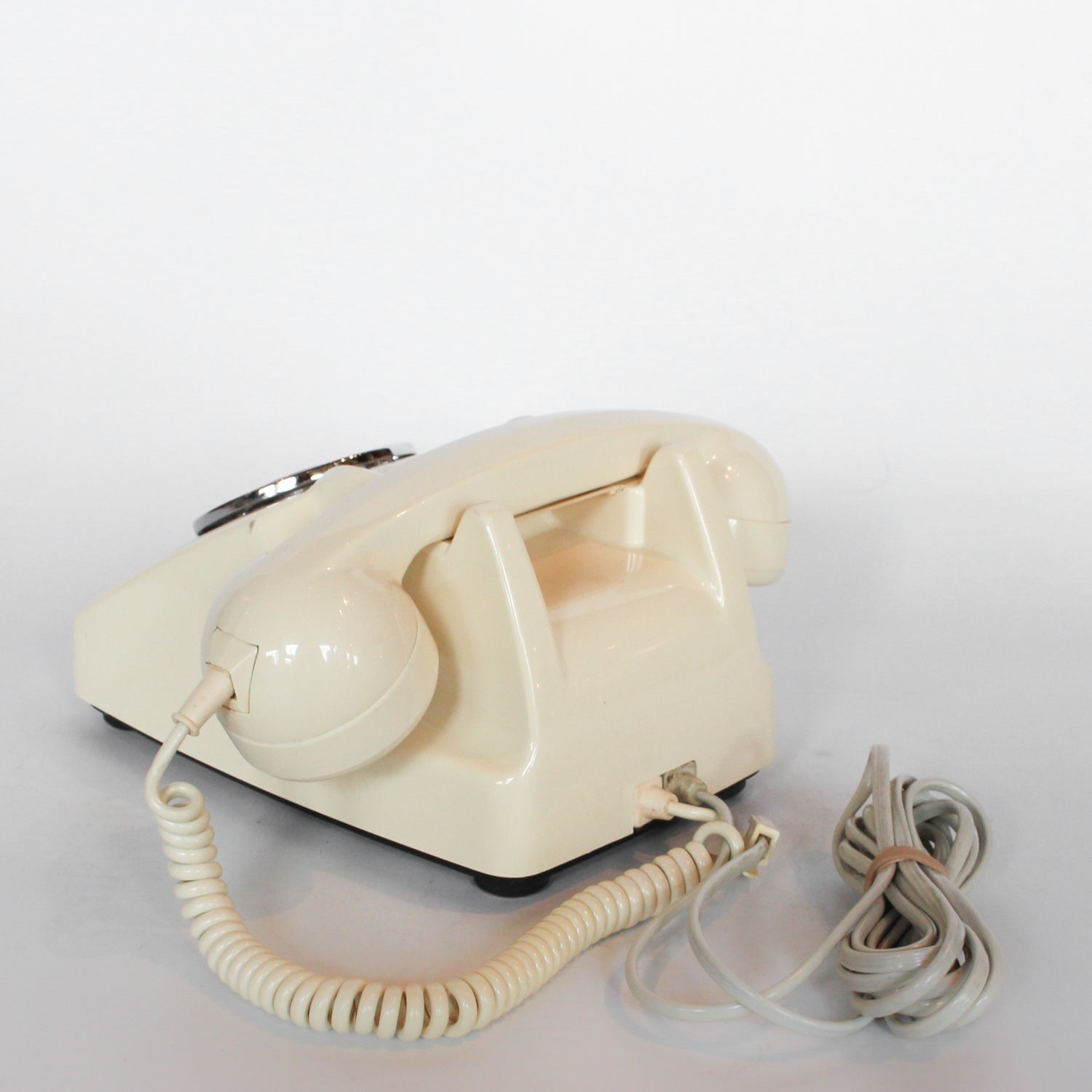 An original GPO model 706 telephone in cream at Jeroen Markies