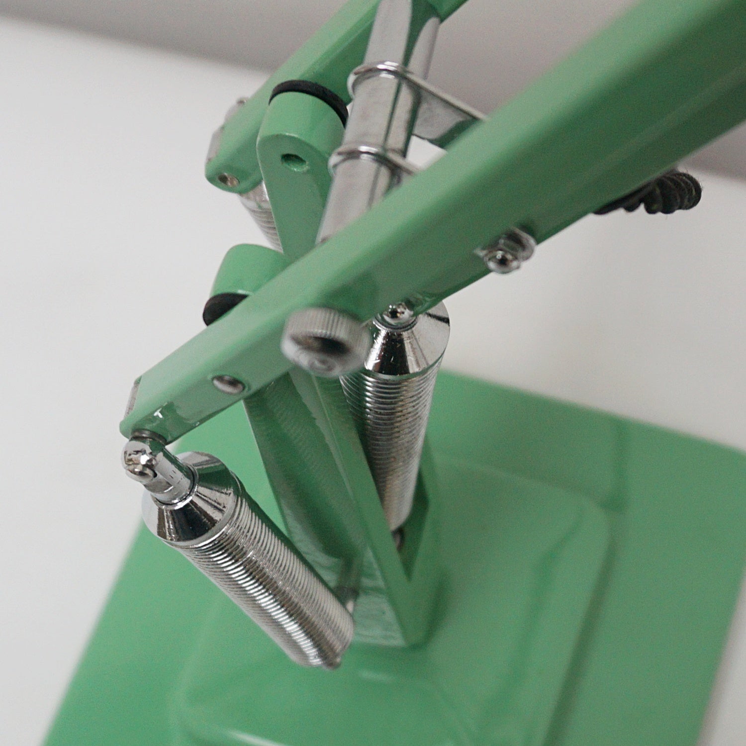 Herbert Terry & Sons Anglepoise Desk Lamp Circa 1950 - Repainted Green - Jeroen Markies Art Deco