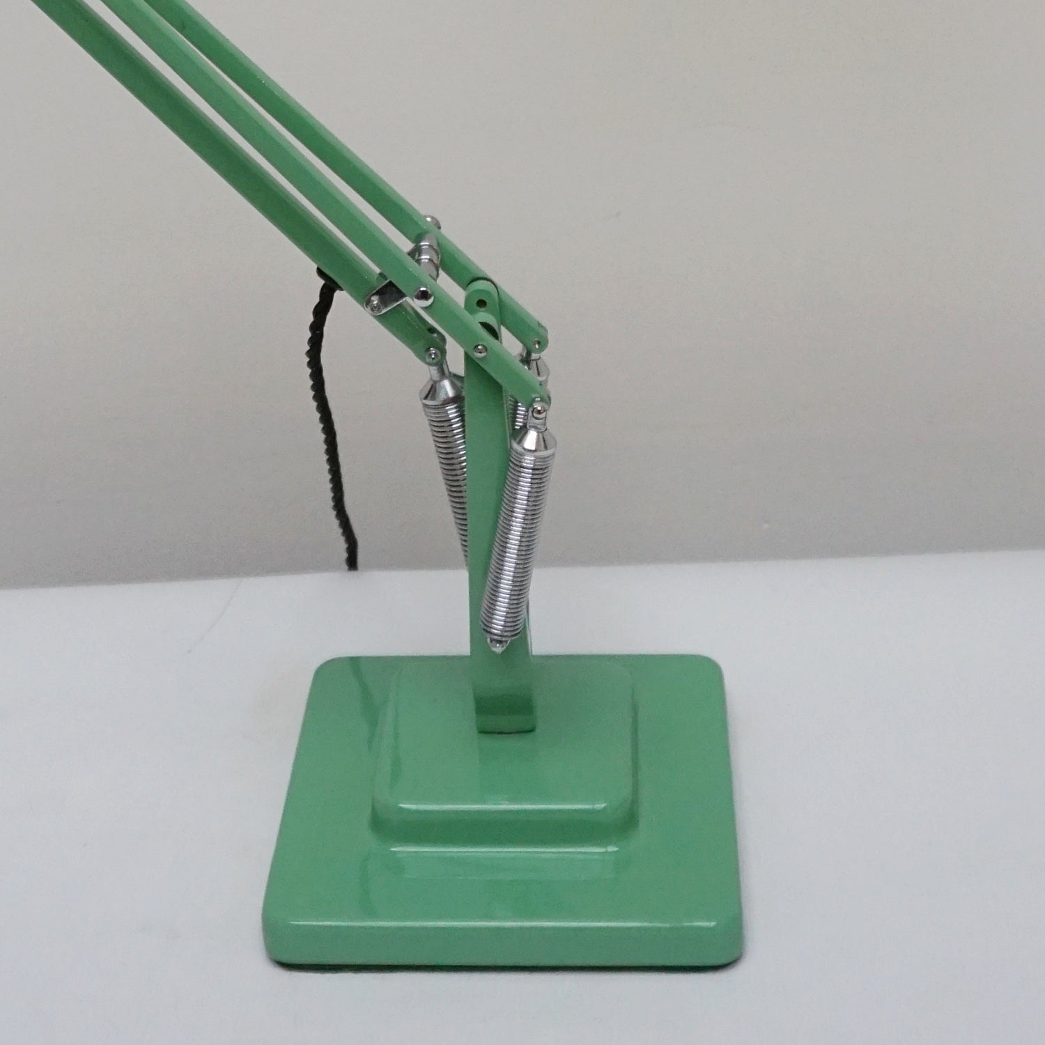Herbert Terry & Sons Anglepoise Desk Lamp Circa 1950 - Repainted Green - Jeroen Markies Art Deco