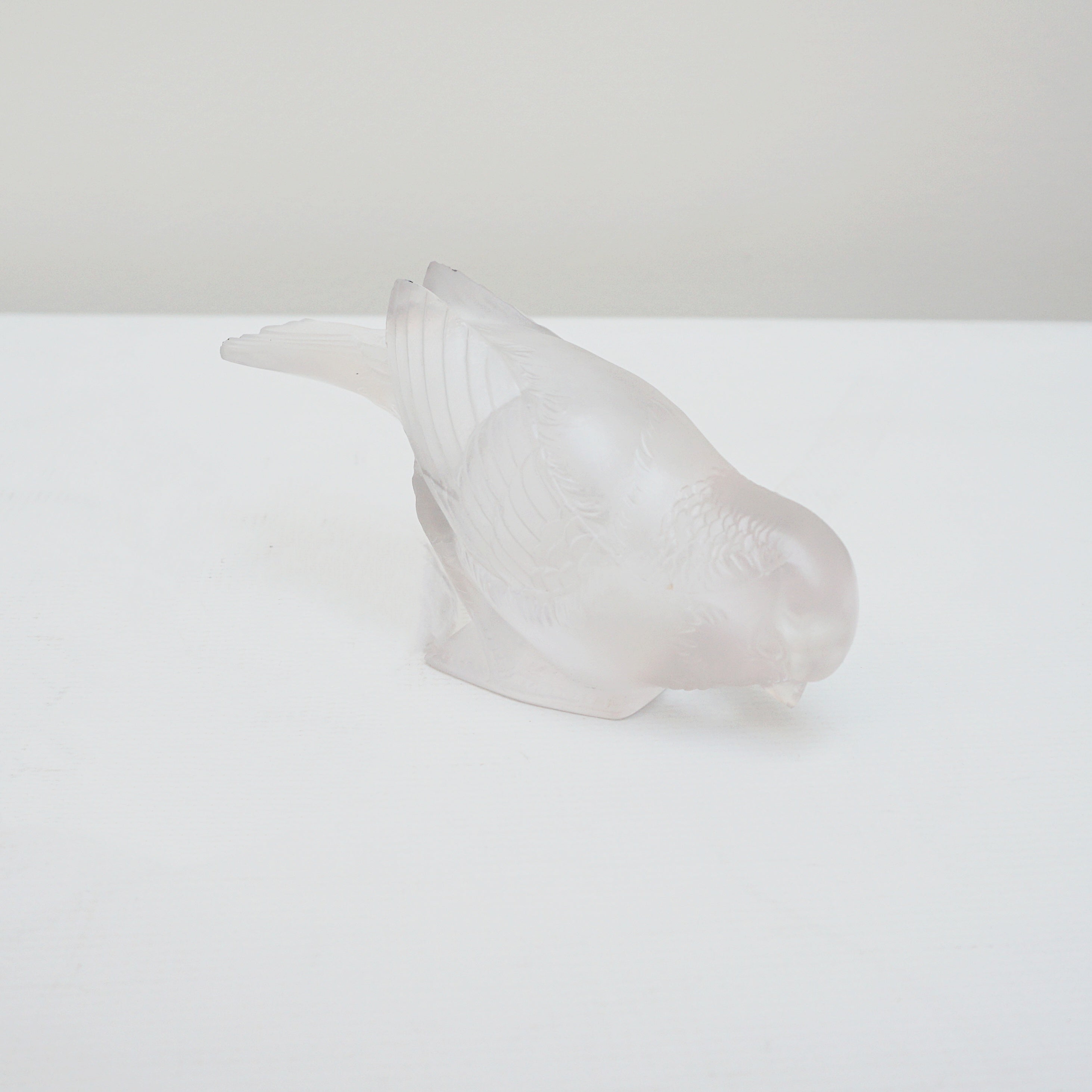 Moineau Timide Glass Paperweight by Rene Lalique - Jeroen Markies Art Deco