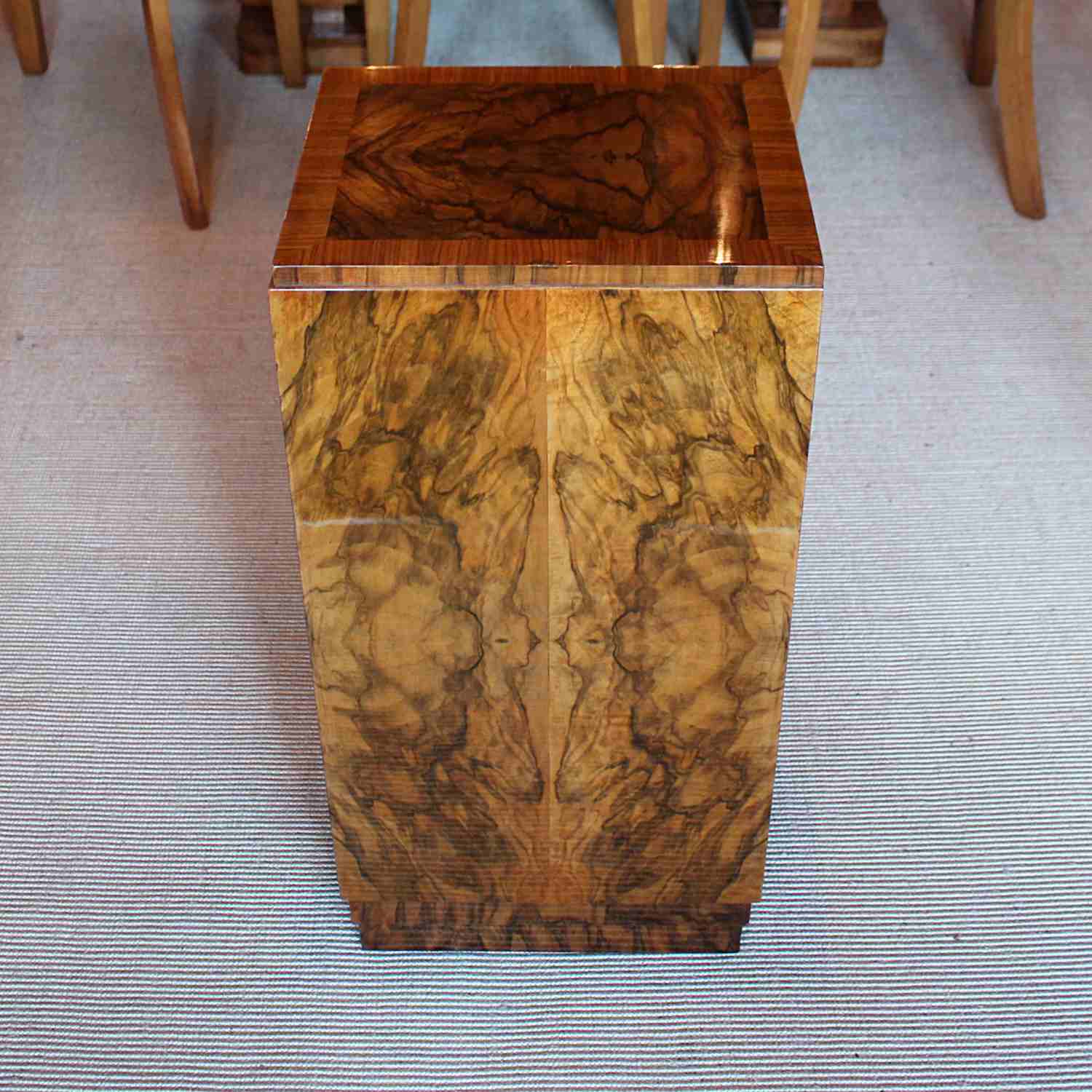 An Art Deco bookcase by Heal's of London at Jeroen Markies