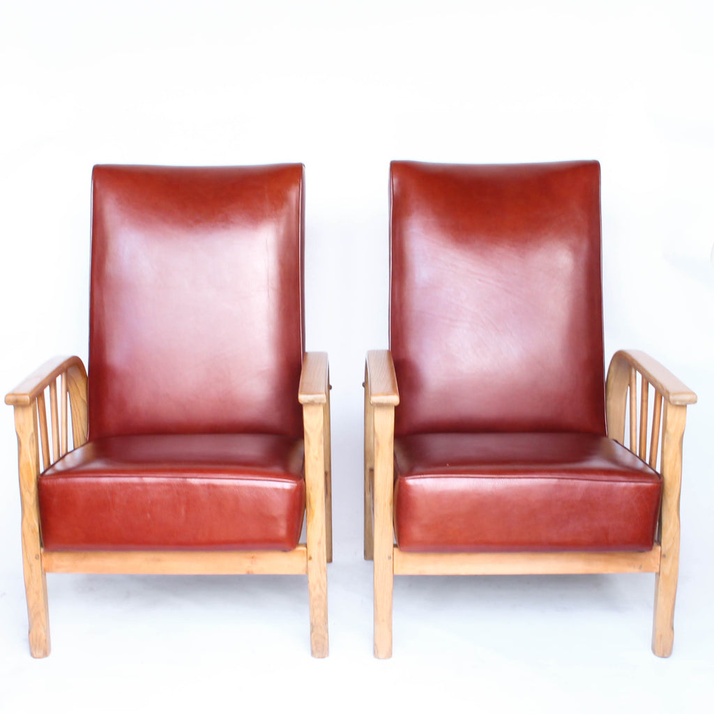 An Art Deco pair of leather reclining lounge chairs with oak, ash and beech frames. Reupholstered in old English chestnut leather at Jeroen Markies.