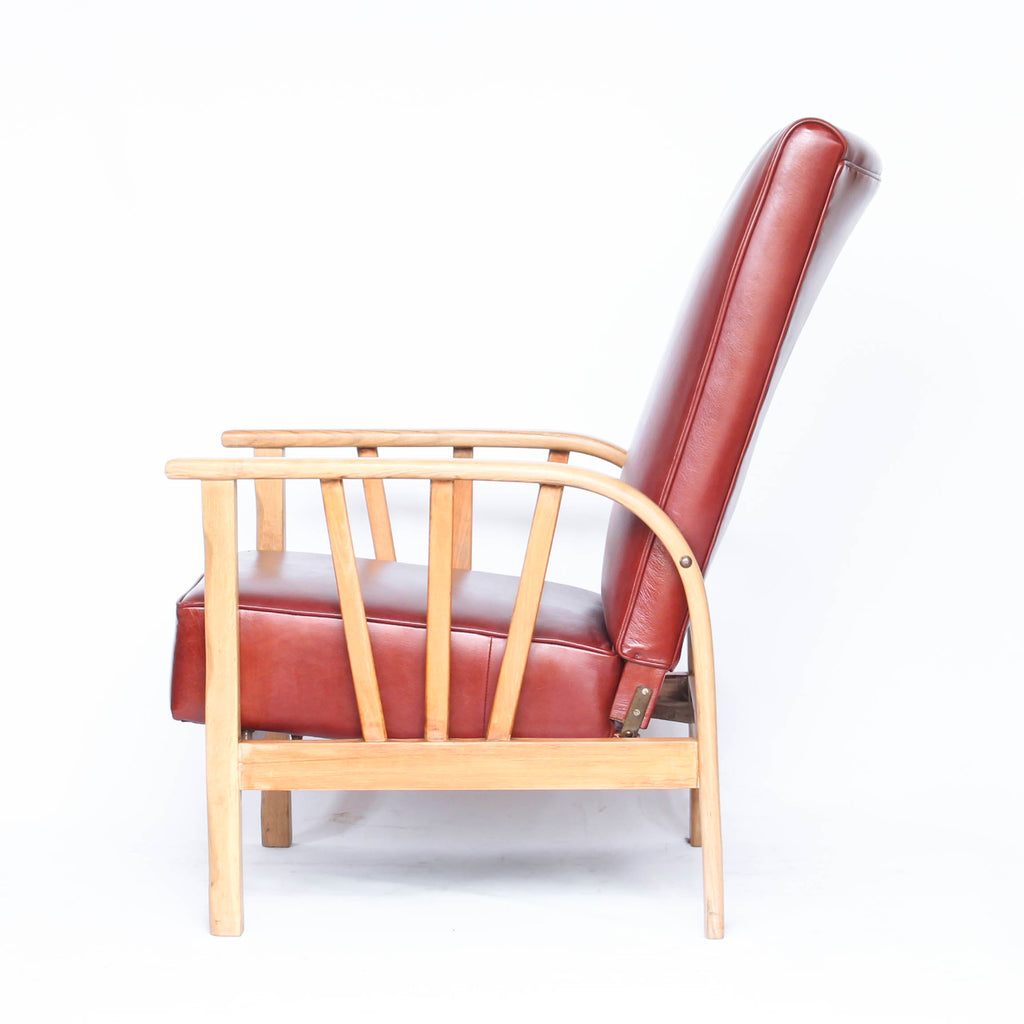 An Art Deco pair of leather reclining lounge chairs with oak, ash and beech frames. Reupholstered in old English chestnut leather at Jeroen Markies.