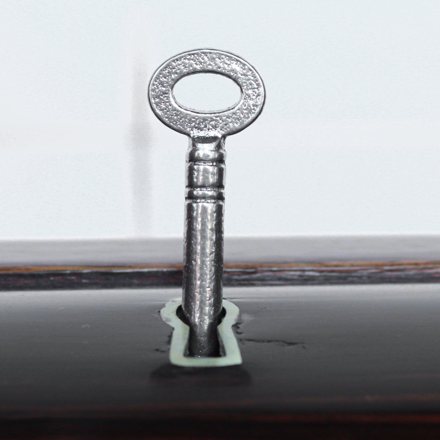 An Art Deco serving/drinks trolley with mirrored top. Double ice-box to one side with drinks cabinet to opposite side, including lower compartment for glasses. Macassar ebony throughout with walnut banding. Original chrome handle and rolling castors.