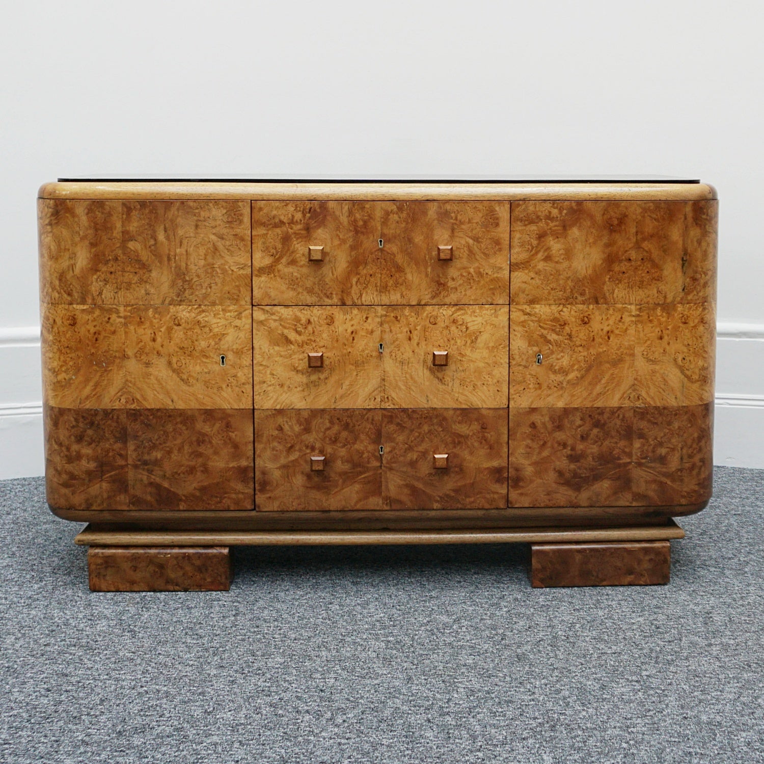 Italian Art Deoc Sideboard by V.Valabrega Torino, Walnut and glass Circa 1930 - Jeroen Markies Art Deco