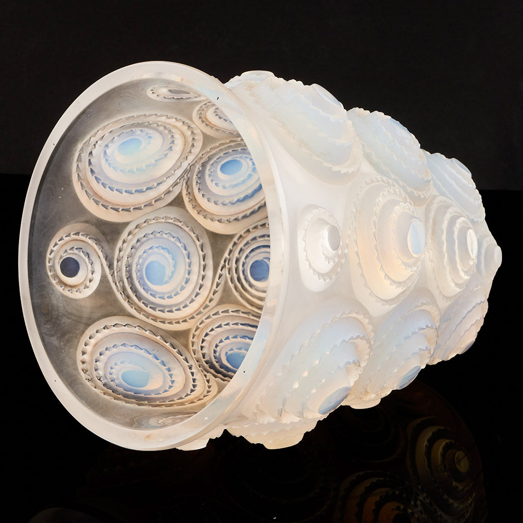 Spirales-Art-Deco-Rene-Lalique-Opalescent-Glass-Vase-Jeroen Markies Art Deco
