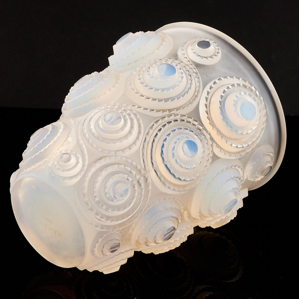 Spirales-Art-Deco-Rene-Lalique-Opalescent-Glass-Vase-Jeroen Markies Art Deco