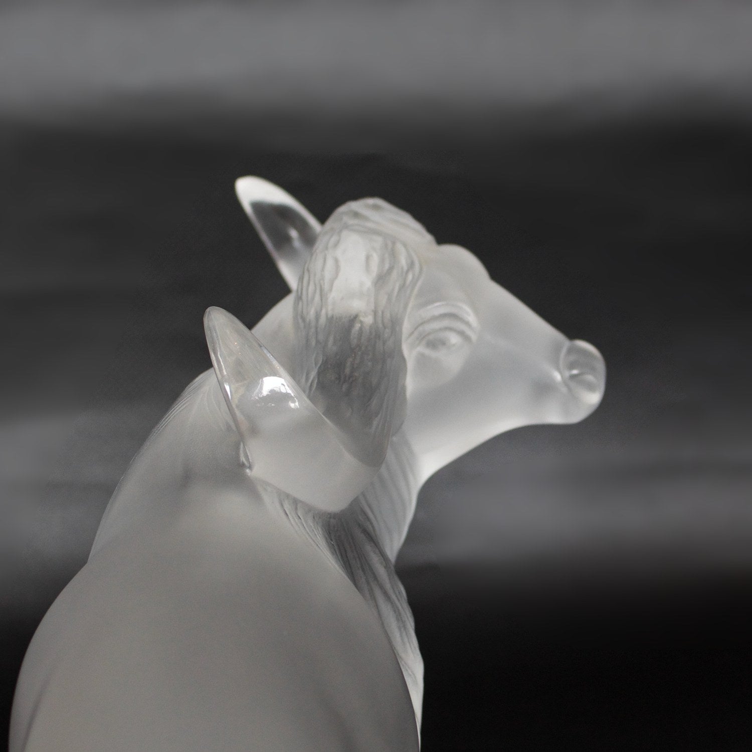'Nam' Water Buffalo - René Lalique Glass - Jeroen Markies Art Deco