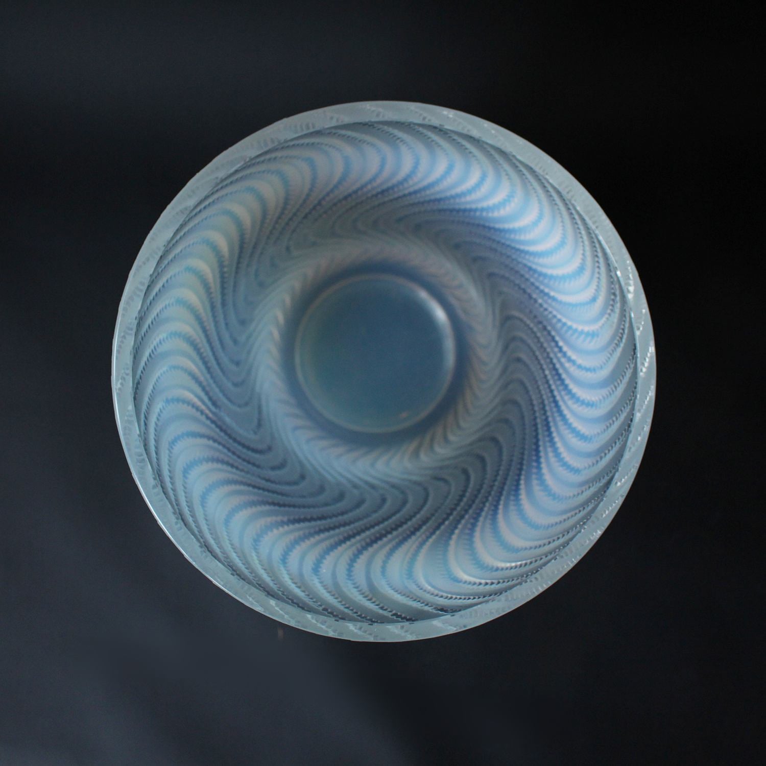 Art Deco Lalique Actinia vase with swirling pattern circa 1930 at Jeroen Markies 