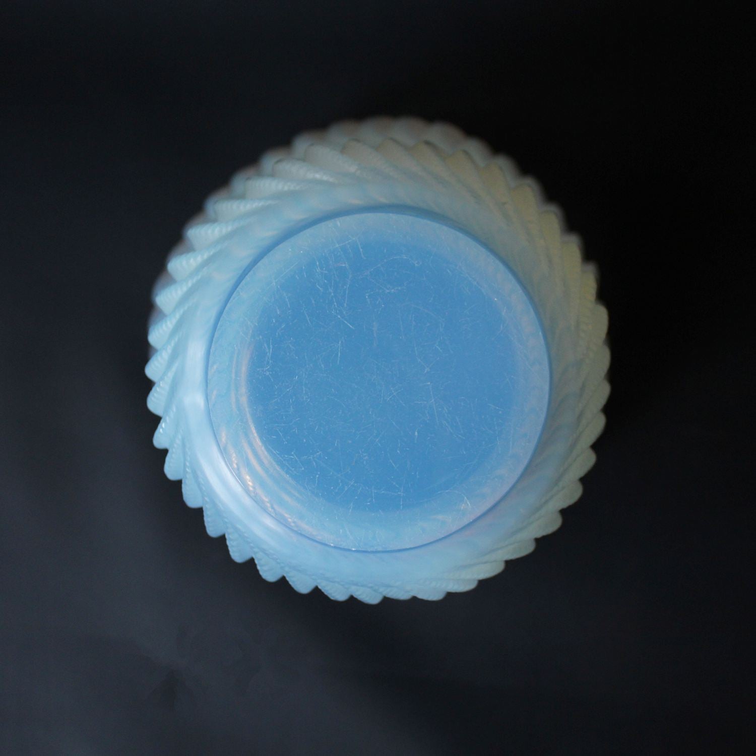 Art Deco Lalique Actinia vase with swirling pattern circa 1930 at Jeroen Markies 