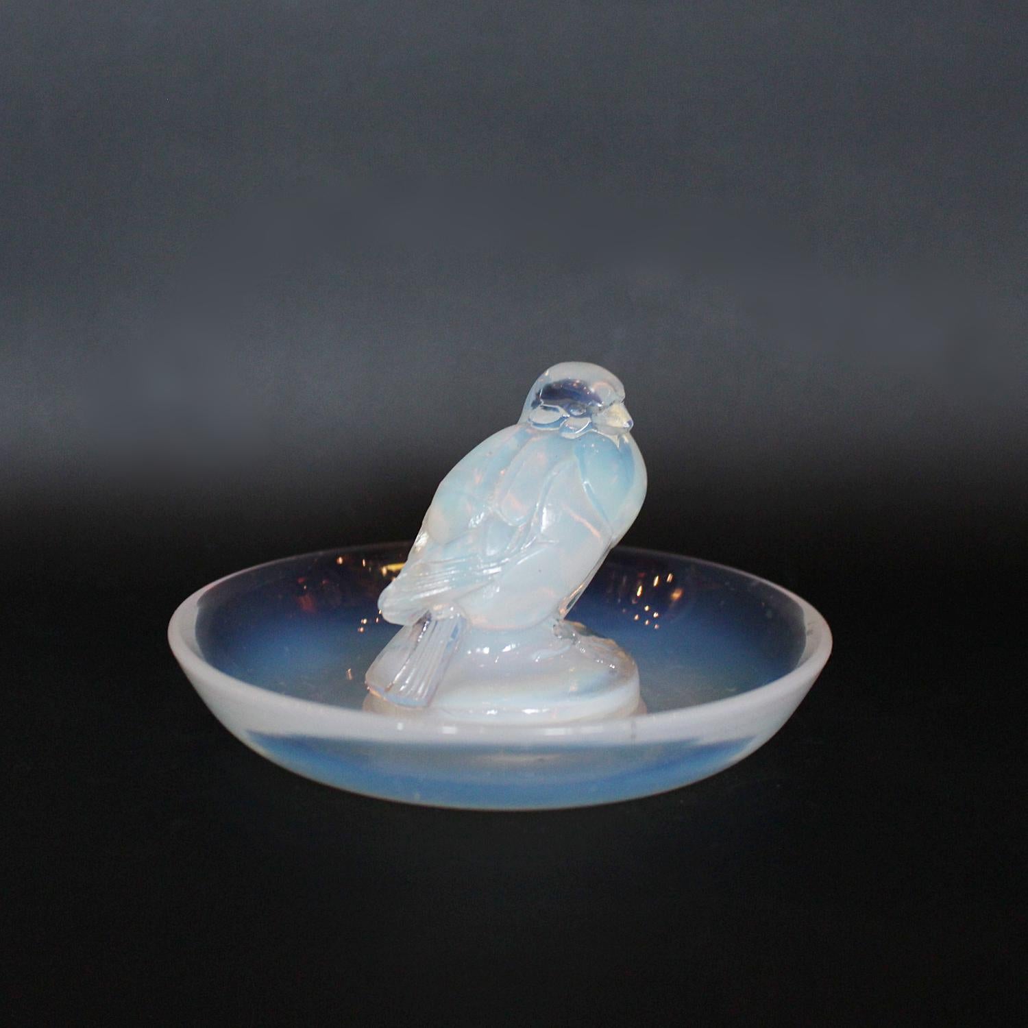 Rene Lalique Art Deco Moineau Sparrow glass dish circa 1925 at Jeroen Markies
