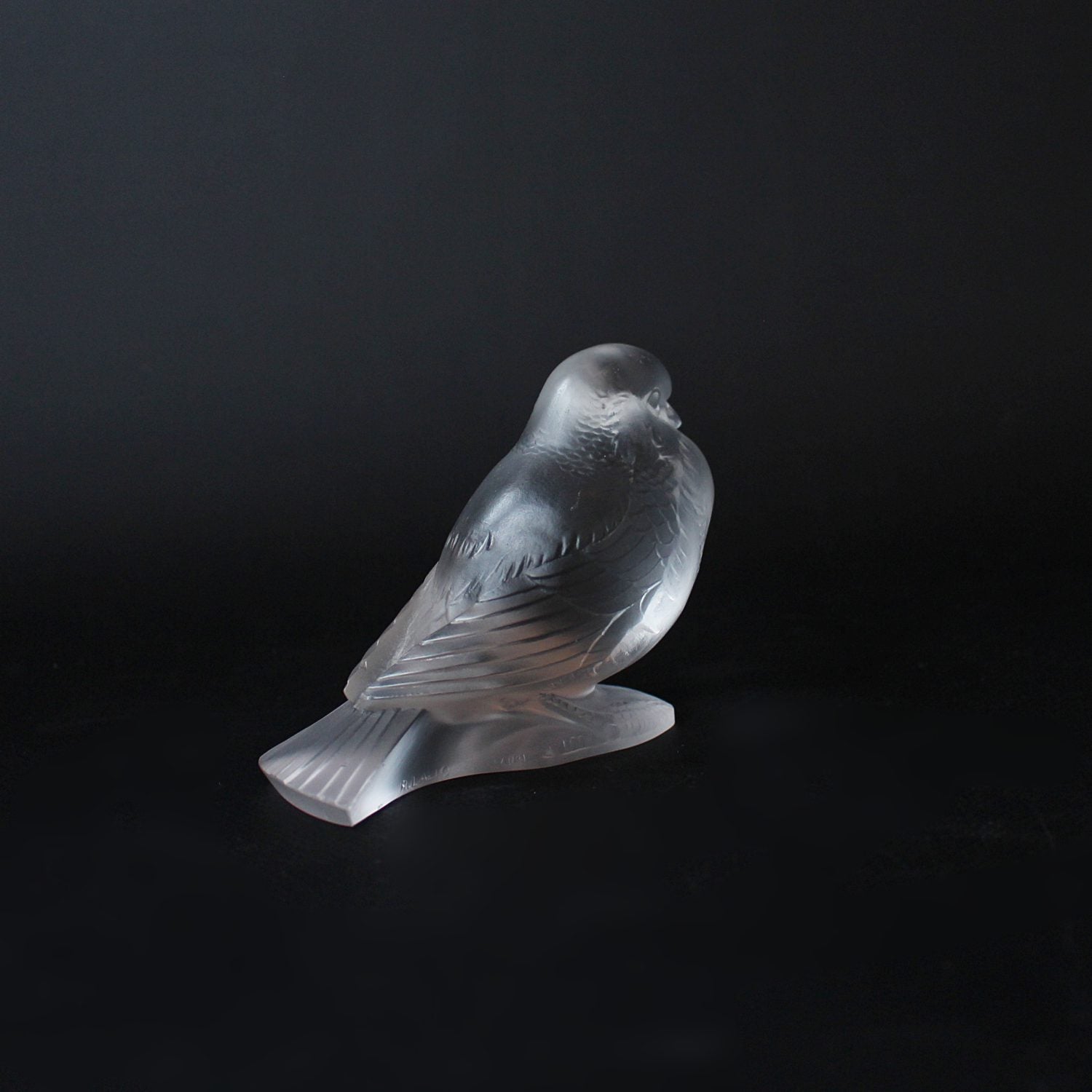Art Deco Lalique glass bird paperweight Moineau Fier circa 1930 at Jeroen Markies