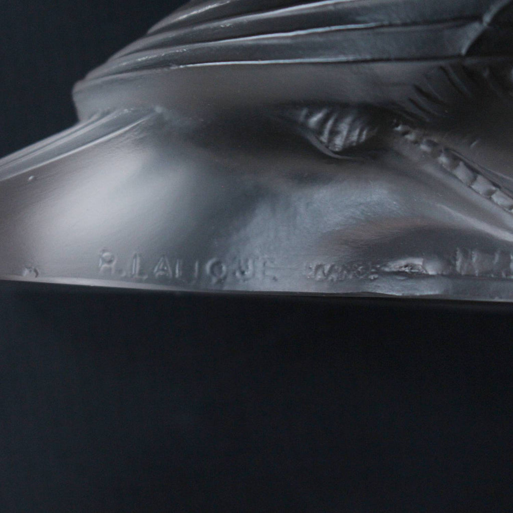 Art Deco Lalique glass bird paperweight Moineau Fier circa 1930 at Jeroen Markies