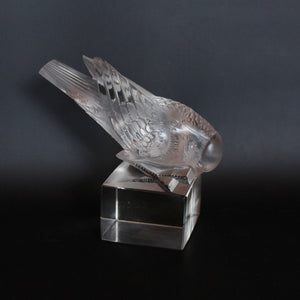 Moineau sur Socle