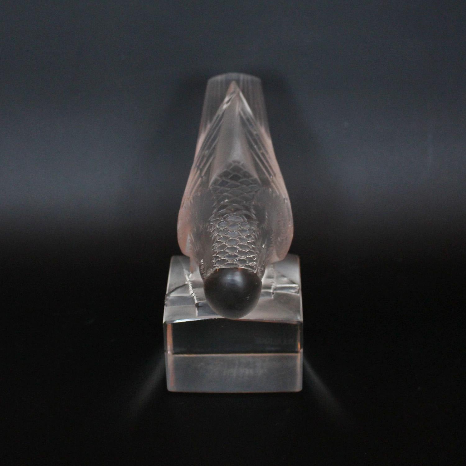 Rene Lalique Art Deco Moineau sur socle glass paperweight of a sparrow at Jeroen Markies