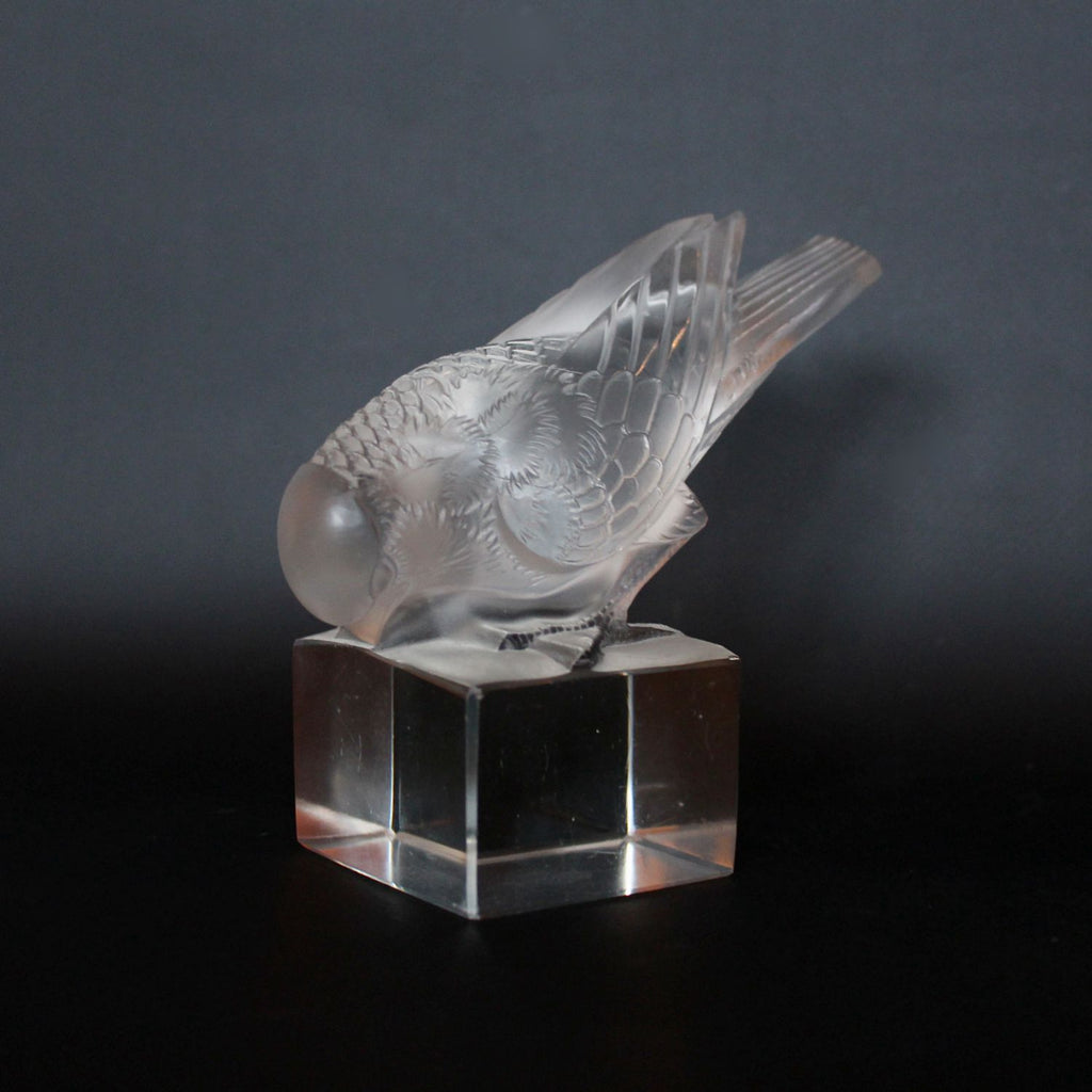 Rene Lalique Art Deco Moineau sur socle glass paperweight of a sparrow at Jeroen Markies