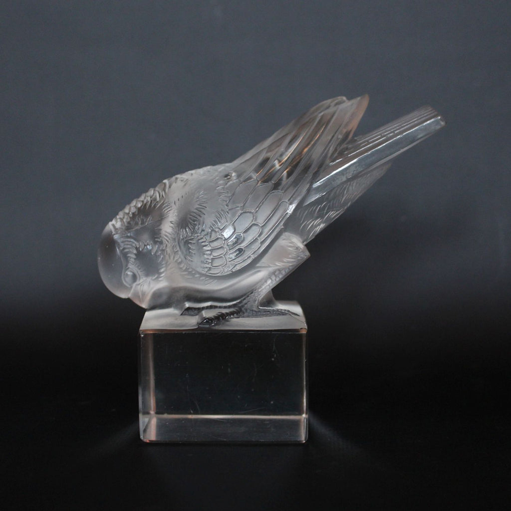 Rene Lalique Art Deco Moineau sur socle glass paperweight of a sparrow at Jeroen Markies