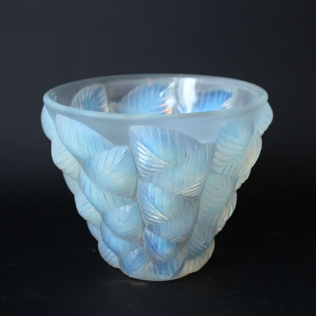 Art Deco Rene Lalique Moissac vase with geometric leaves at Jeroen Markies