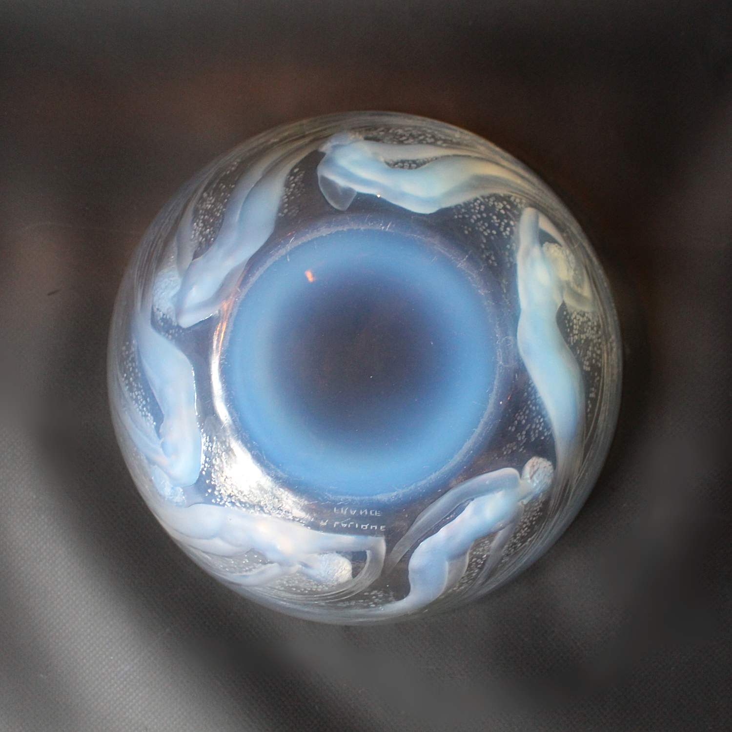 Rene Lalique Art Deco Ondines bowl decorated with mermaids at Jeroen Markies 