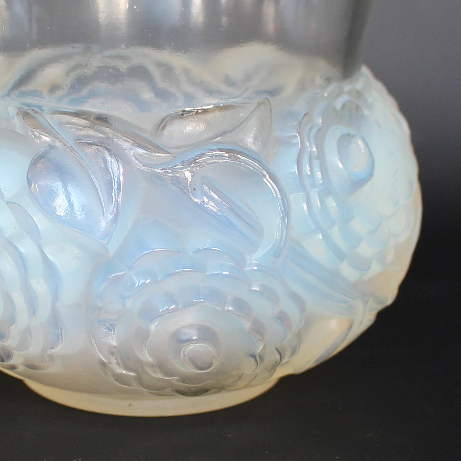 René Lalique Art Deco Renoncules Vase circa 1935