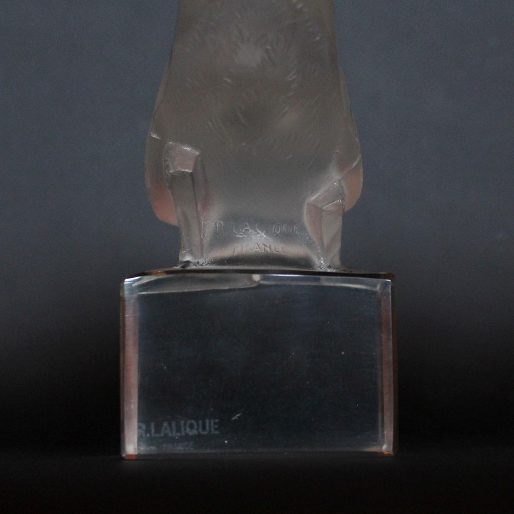 Rene Lalique Art Deco Moineau sur socle glass paperweight of a sparrow at Jeroen Markies