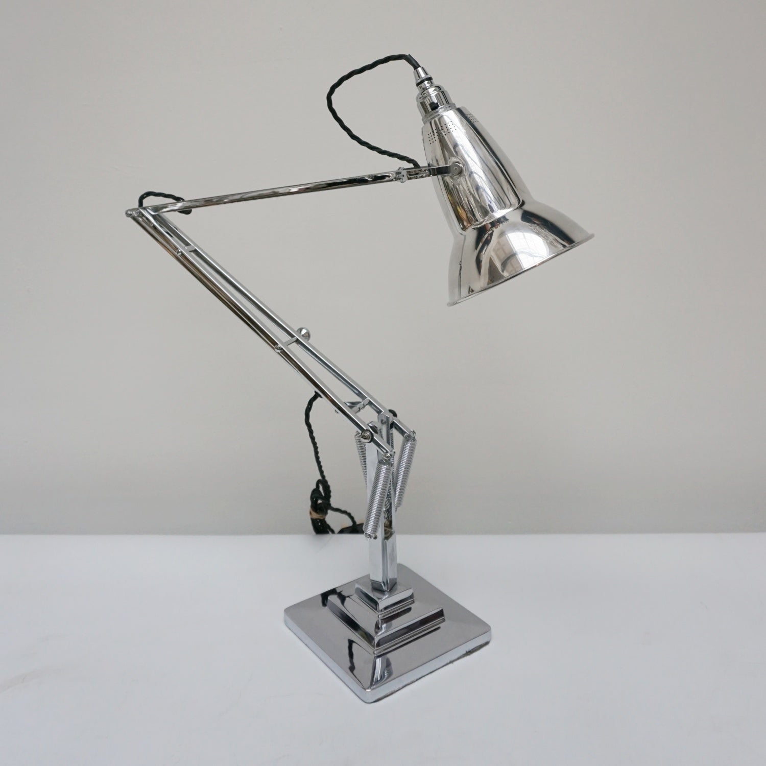 Three-spring' chromed and polished metal Anglepoise desk lamp by Herbert Terry & Sons.  Jeroen Markies Art Deco.