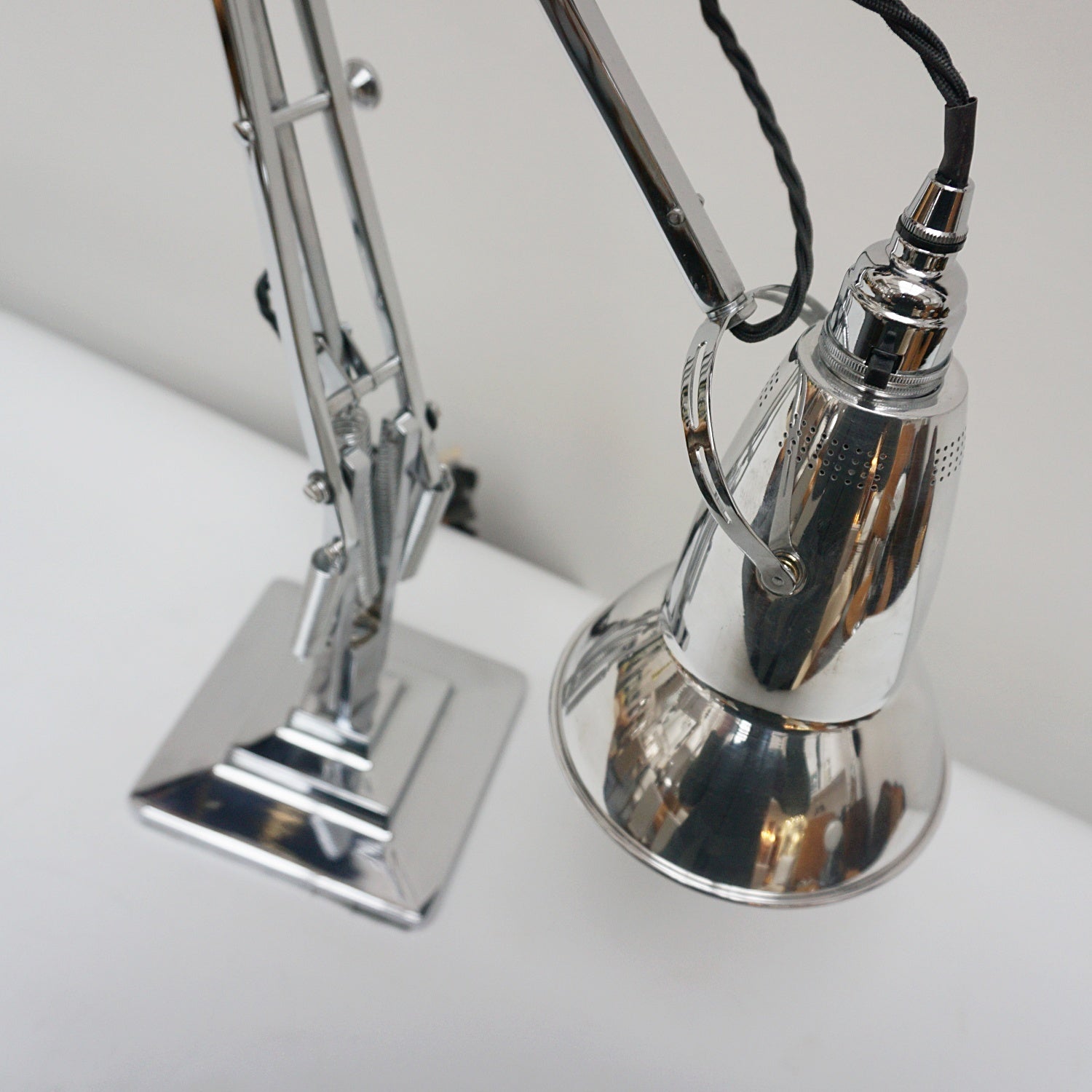 Three-spring' chromed and polished metal Anglepoise desk lamp by Herbert Terry & Sons.  Jeroen Markies Art Deco.