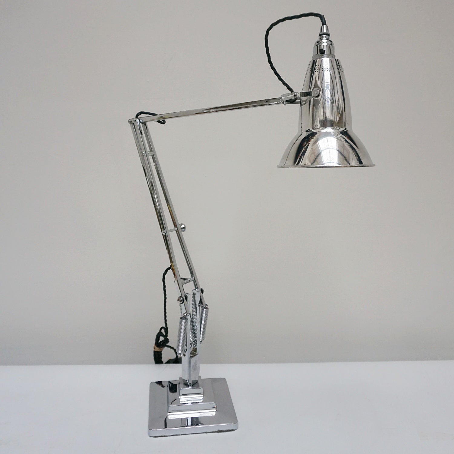 Three-spring' chromed and polished metal Anglepoise desk lamp by Herbert Terry & Sons.  Jeroen Markies Art Deco.