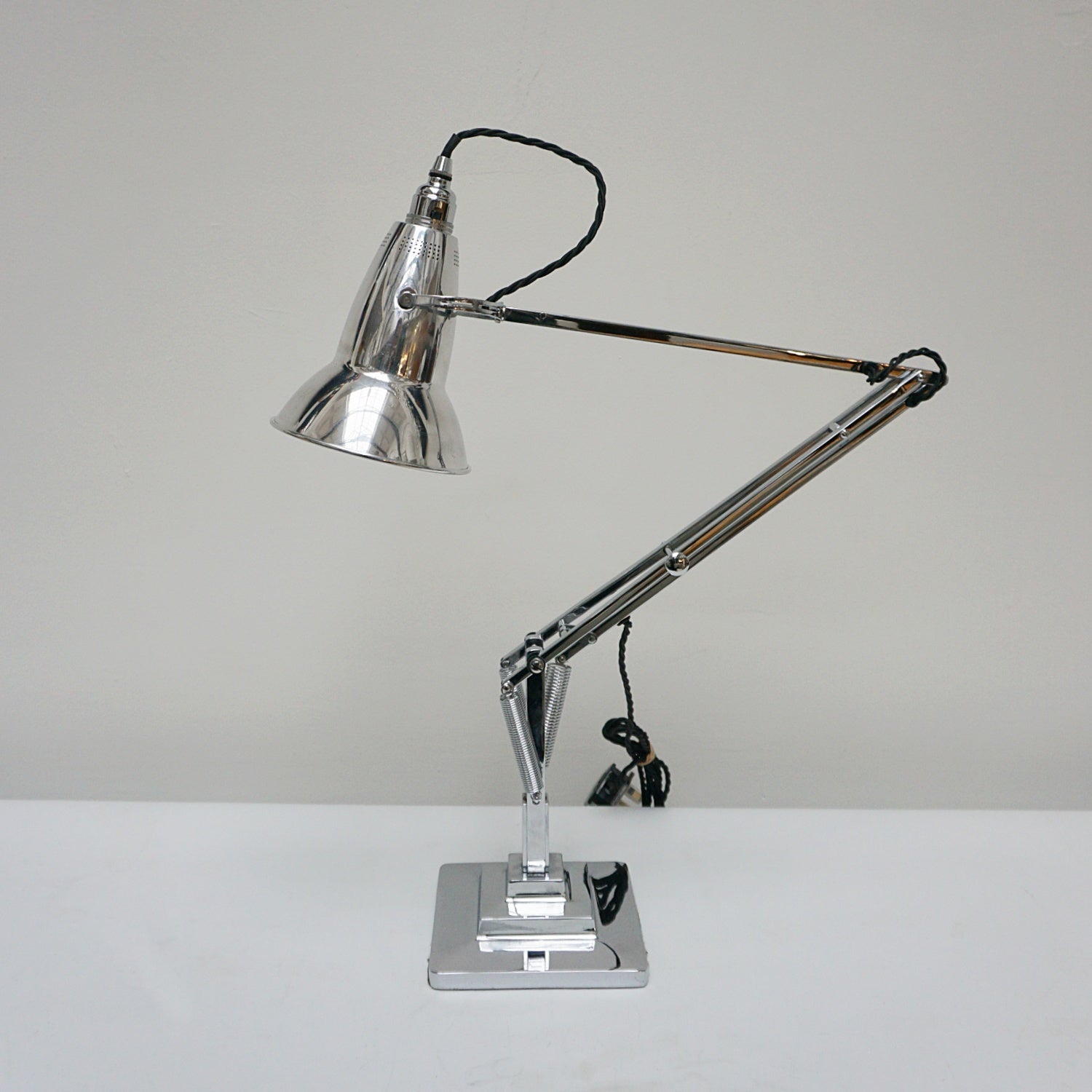 Three-spring' chromed and polished metal Anglepoise desk lamp by Herbert Terry & Sons.  Jeroen Markies Art Deco.