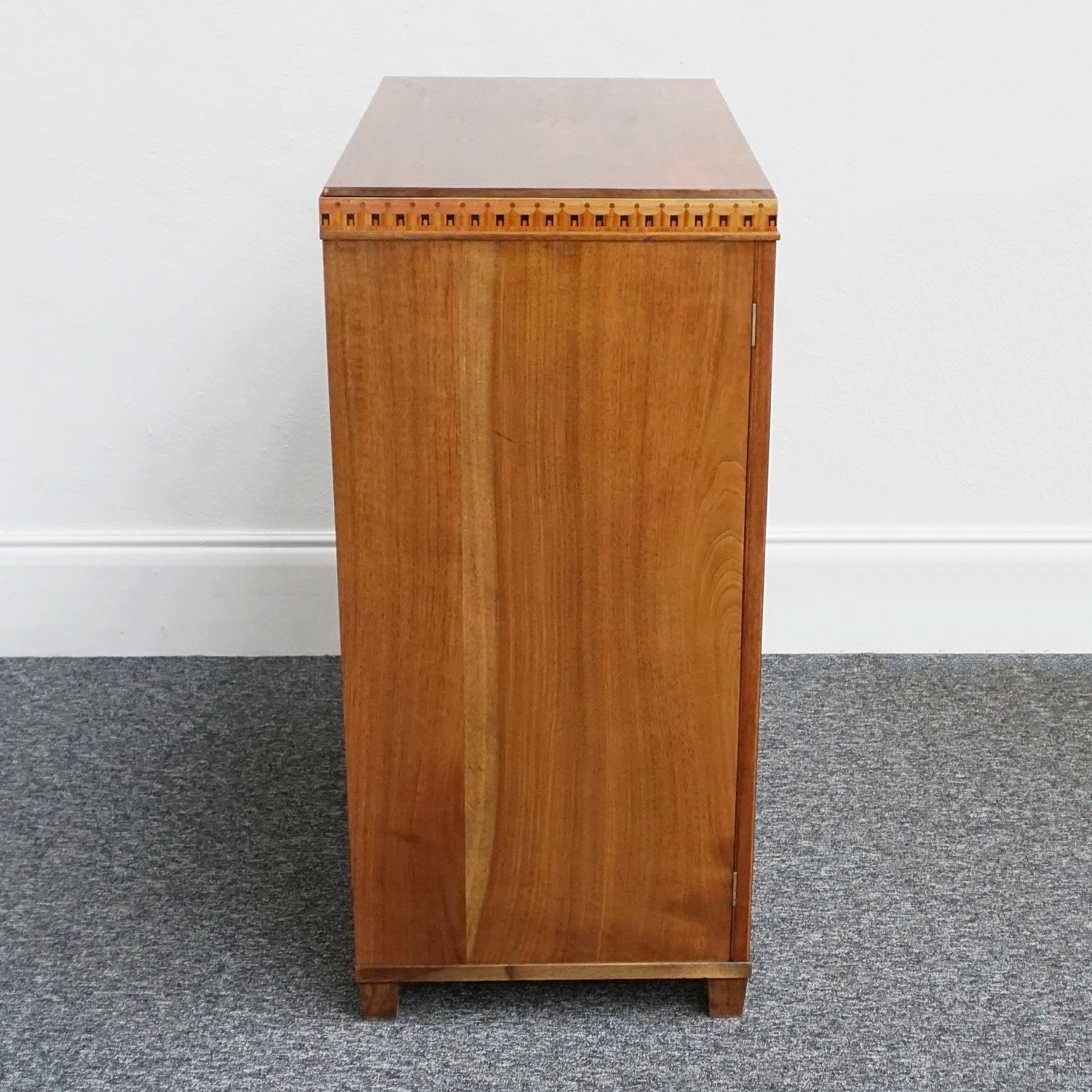 Art Deco Linen Cabinet by Frederick Restall Ltd Circa 1935 - Jeroen Markies Art Deco