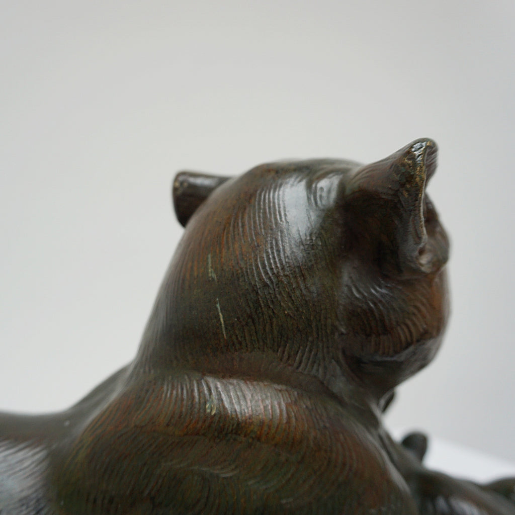 VIntage Art Deco Bronze Sculpture of a Lioness with two cubs - Jeroen Markies Art Deco