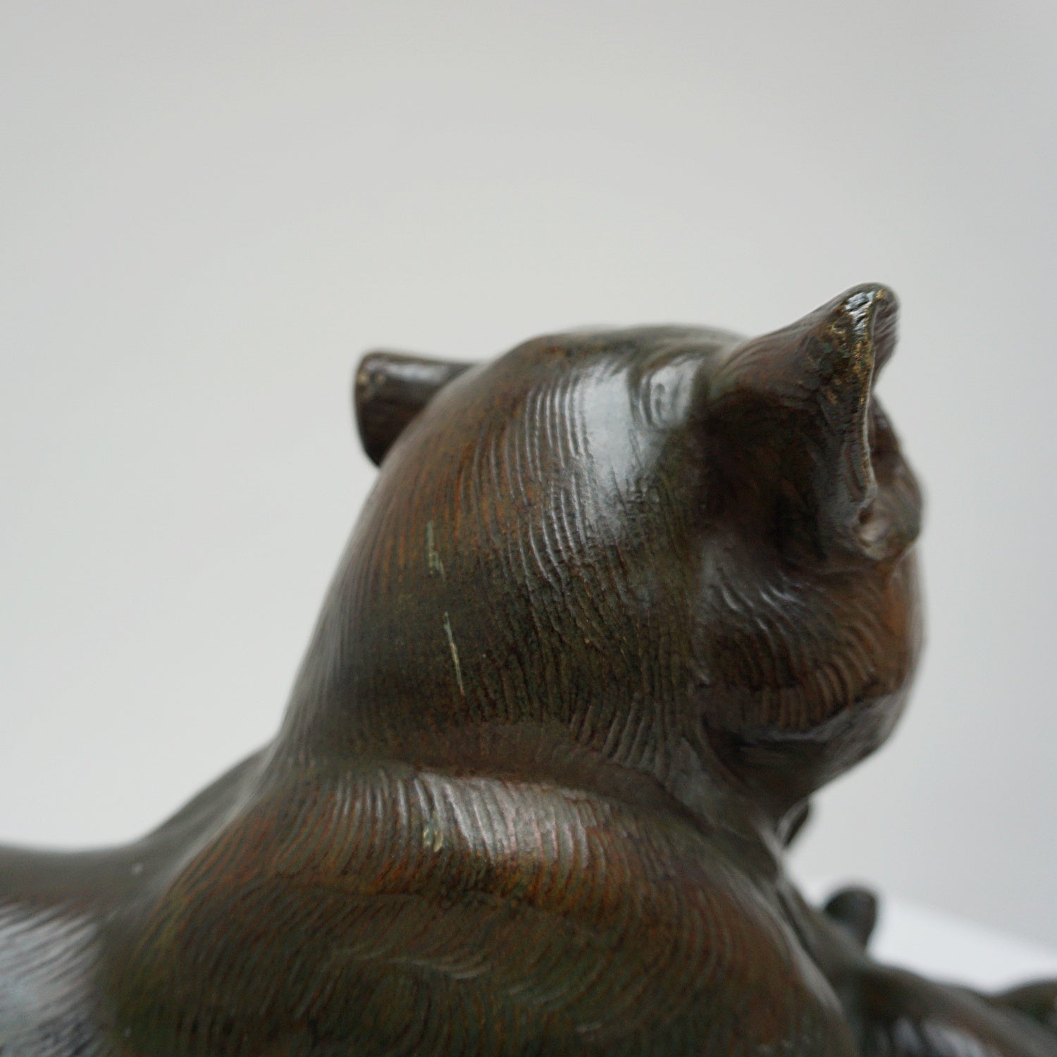 VIntage Art Deco Bronze Sculpture of a Lioness with two cubs - Jeroen Markies Art Deco