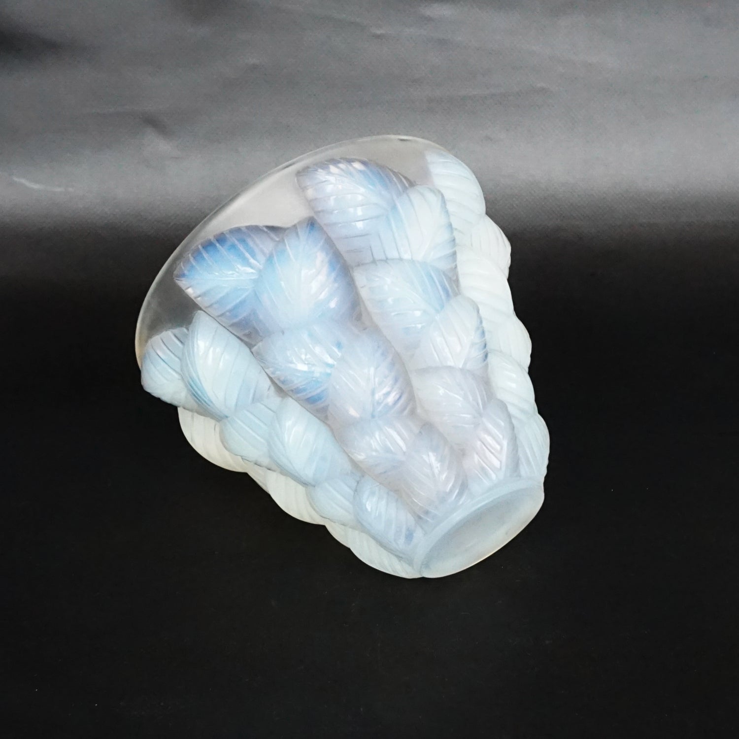 Lalique - Moissac Art Deco Glass Vase - Rene Lalique Glass - Jeroen Markies Art Deco