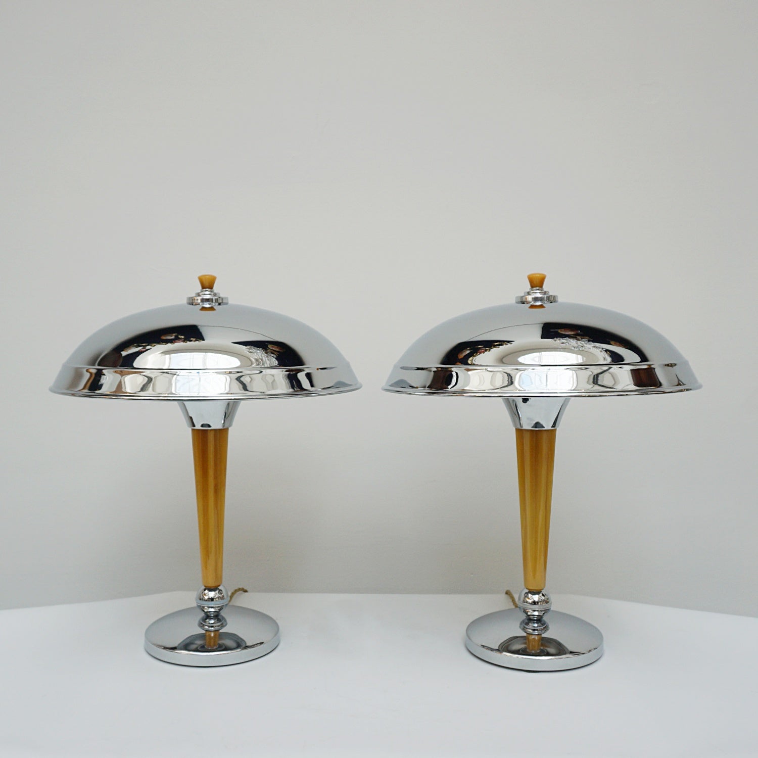 A Pair of Dome Lamps - Fluted Tubes of Marbled Yellow Bakelite Stem - Jeroen Markies Art Deco