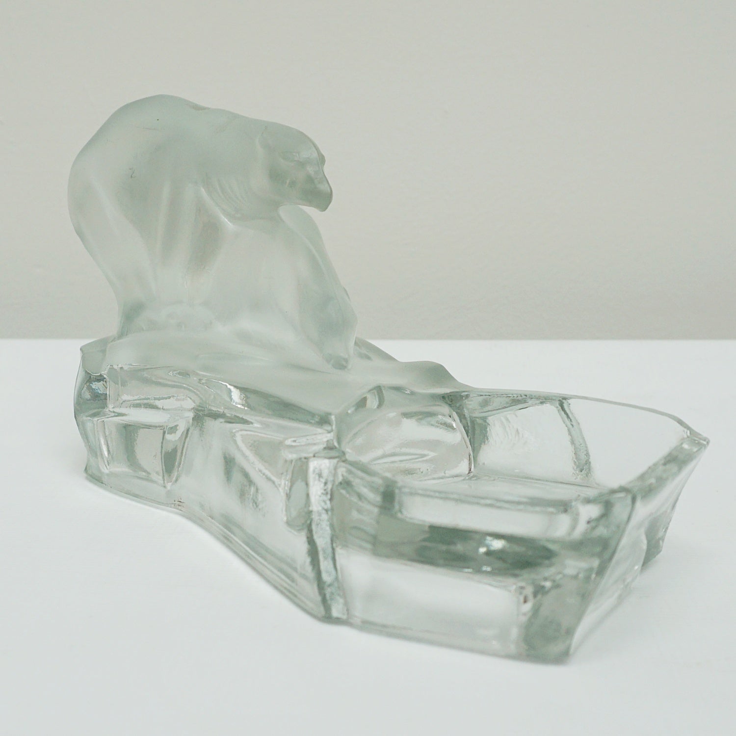 1930's Art Deco Polar Bear Frosted and Clear Glass Ashtray Vintage Ashtray - Jeroen Markies Art Deco