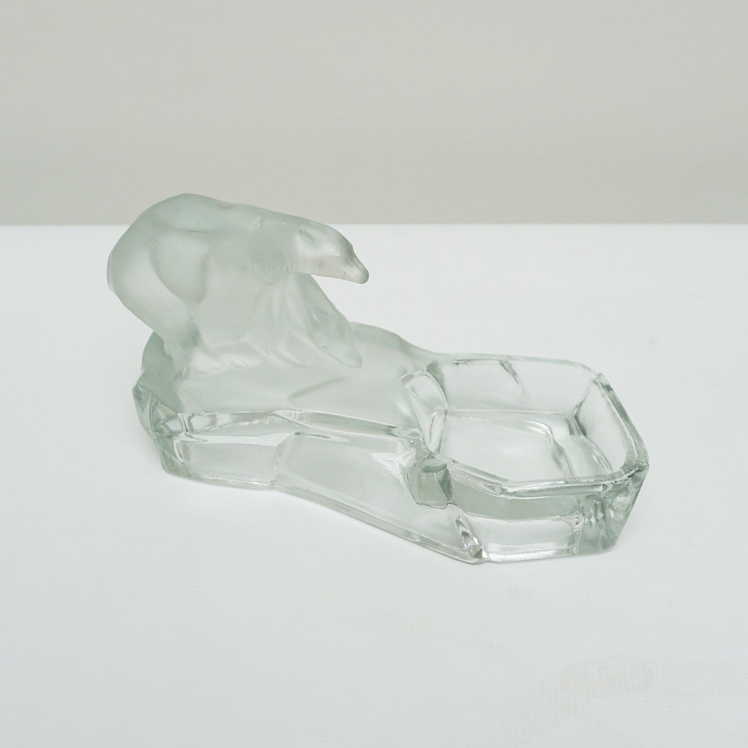 1930's Art Deco Polar Bear Frosted and Clear Glass Ashtray Vintage Ashtray - Jeroen Markies Art Deco