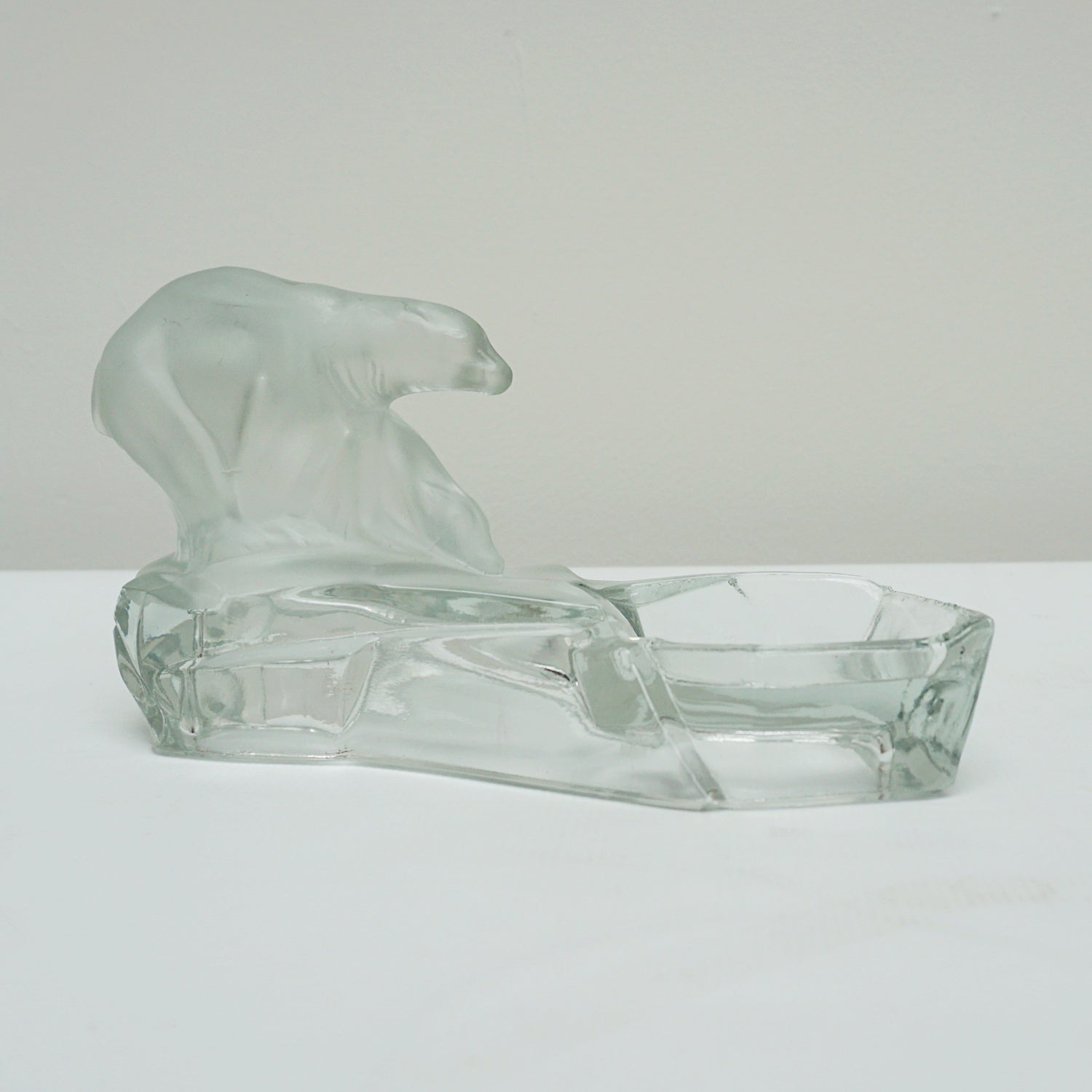 1930's Art Deco Polar Bear Frosted and Clear Glass Ashtray Vintage Ashtray - Jeroen Markies Art Deco
