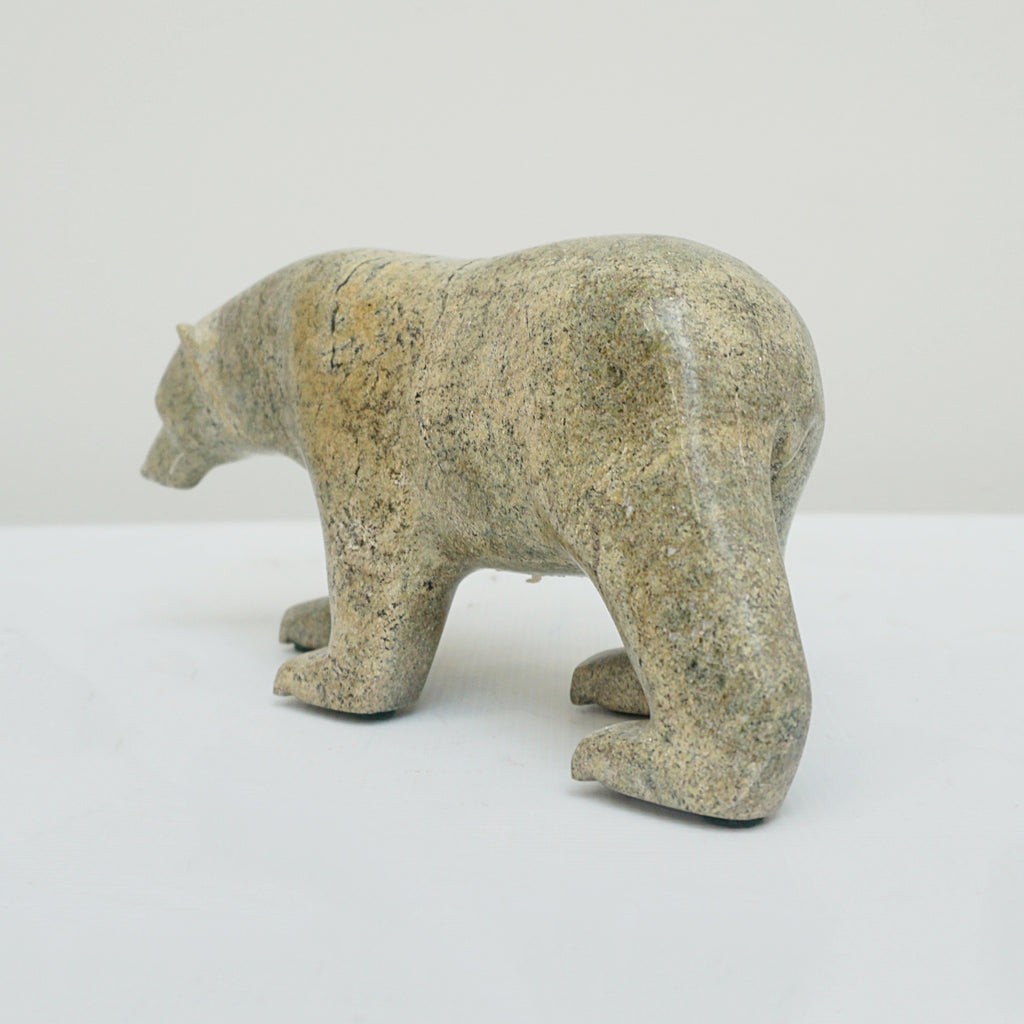 Original Contemporary Inuit Sculpture of a Carved Polar Bear in Serpentinite by Tim Pee - Jeroen Markies Art Deco