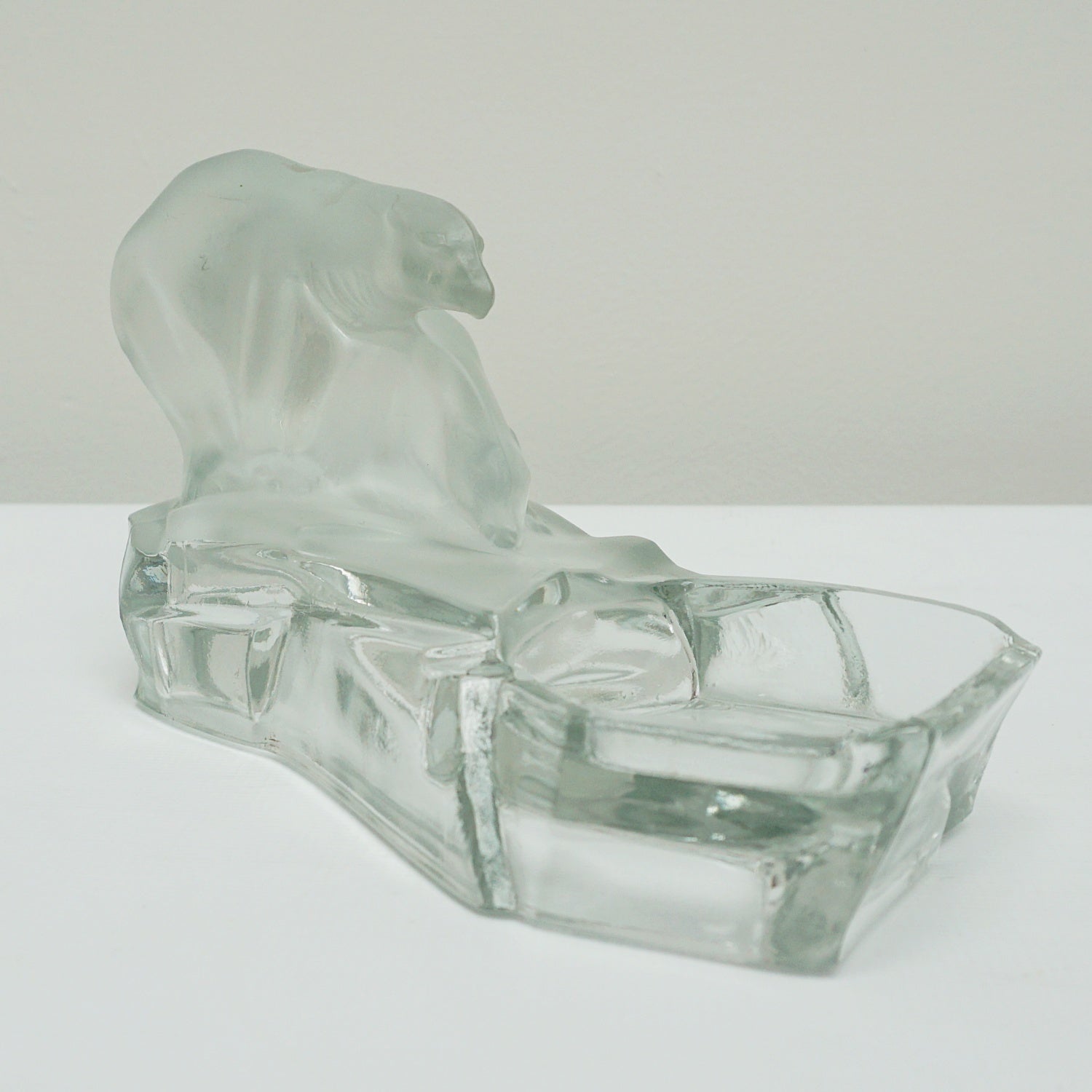 1930's Art Deco Polar Bear Frosted and Clear Glass Ashtray Vintage Ashtray - Jeroen Markies Art Deco