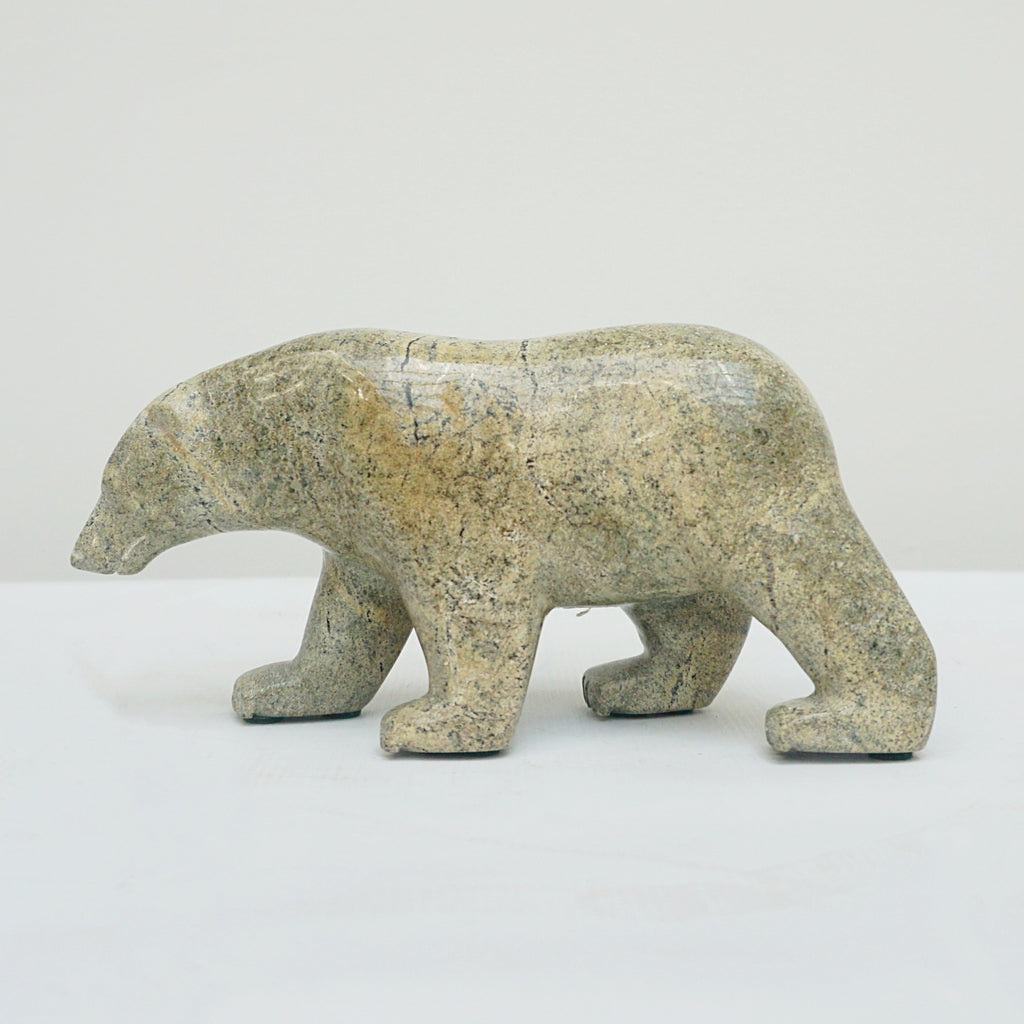 Original Contemporary Inuit Sculpture of a Carved Polar Bear in Serpentinite by Tim Pee - Jeroen Markies Art Deco