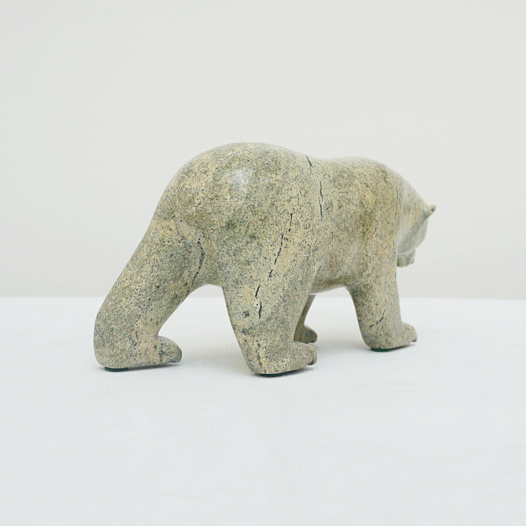 Original Contemporary Inuit Sculpture of a Carved Polar Bear in Serpentinite by Tim Pee - Jeroen Markies Art Deco