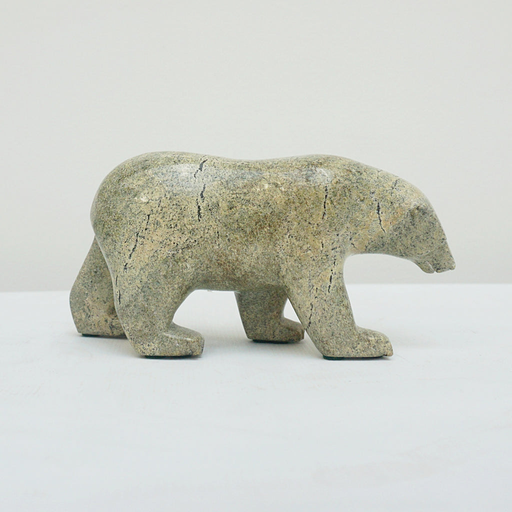Original Contemporary Inuit Sculpture of a Carved Polar Bear in Serpentinite by Tim Pee - Jeroen Markies Art Deco
