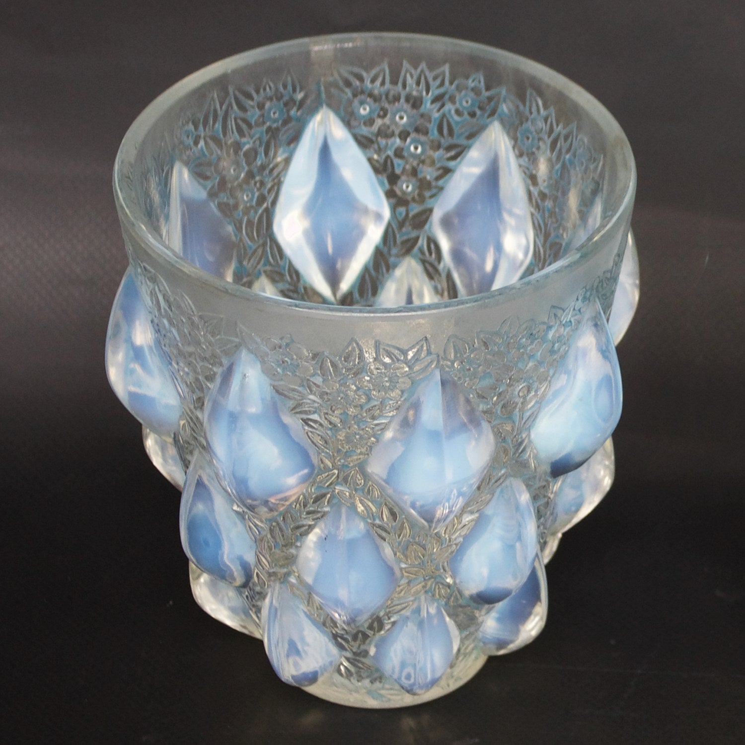 'Rampillon' Art Deco Opalescent Glass Vase by René Lalique - René Lalique Glass -  Jeroen Markies Art Deco