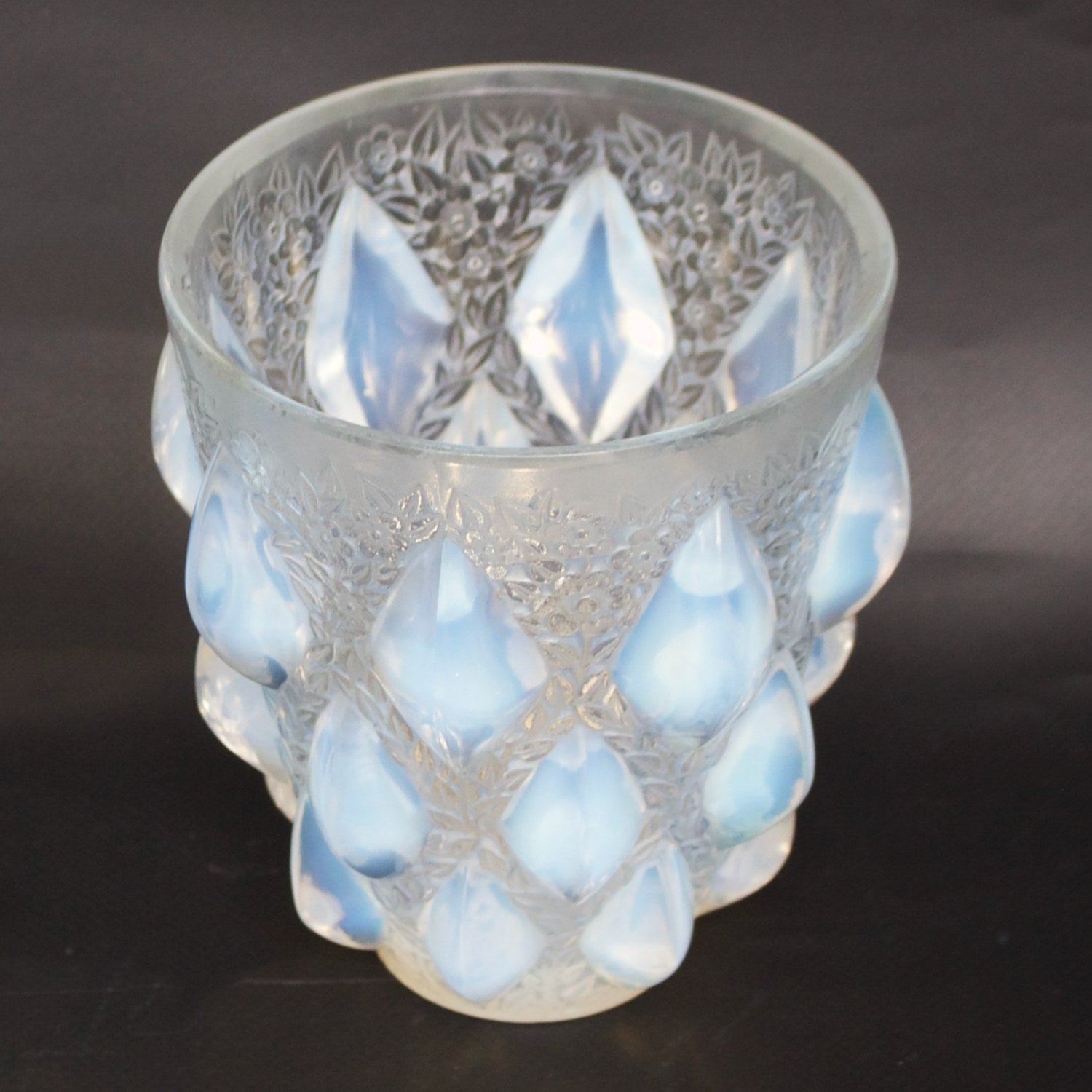 Rampillon Opalescent Glass Vase by René Lalique - René Lalique Glass -  Jeroen Markies Art Deco