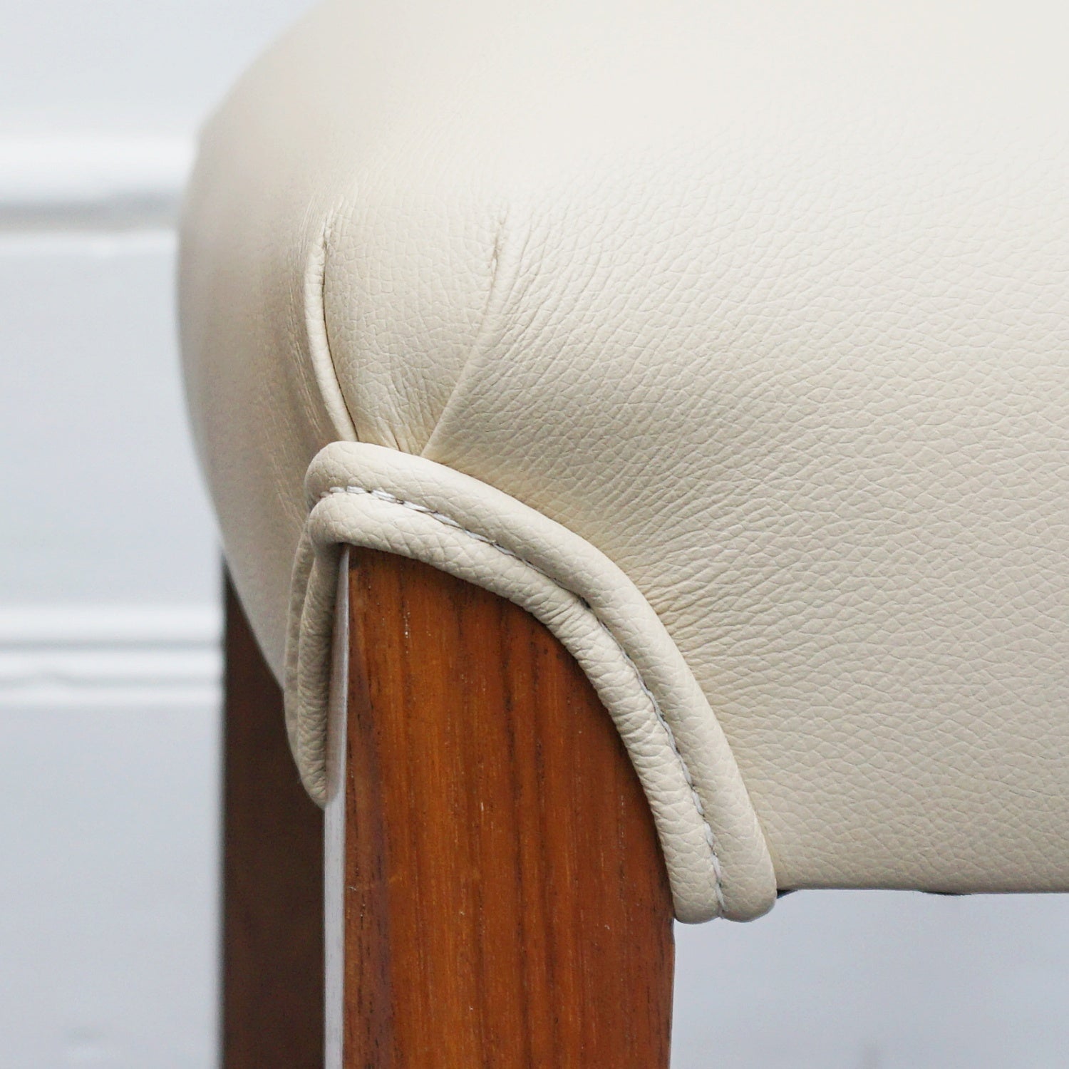 Pair of Vintage Art Deco Cream Leather and Burr Walnut Chairs - Jeroen Markies Art Deco