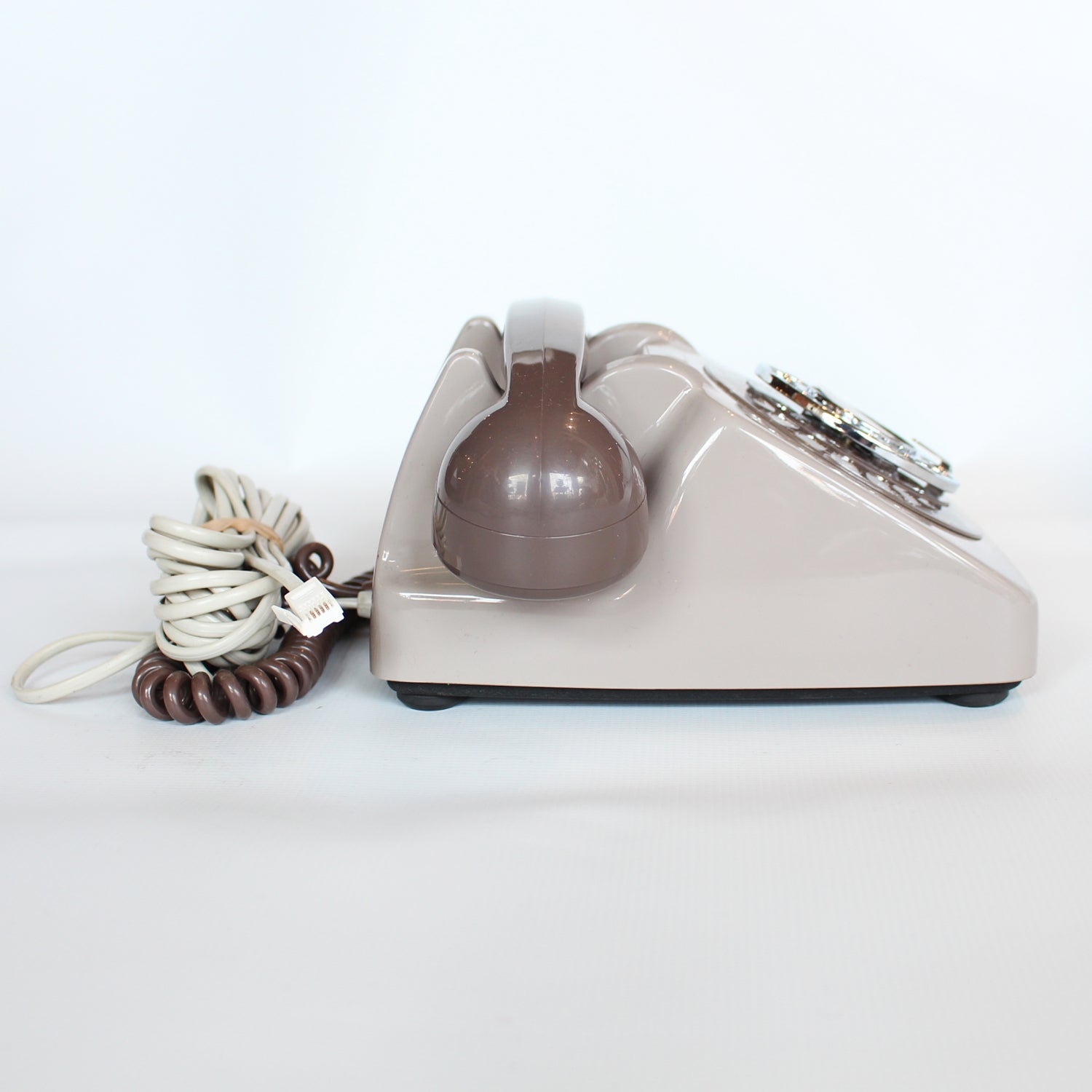 Two-tone Grey GPO model 706 telephone at Jeroen Markies