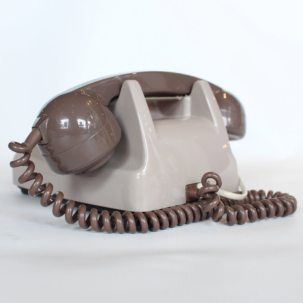 Two-tone Grey GPO model 706 telephone at Jeroen Markies