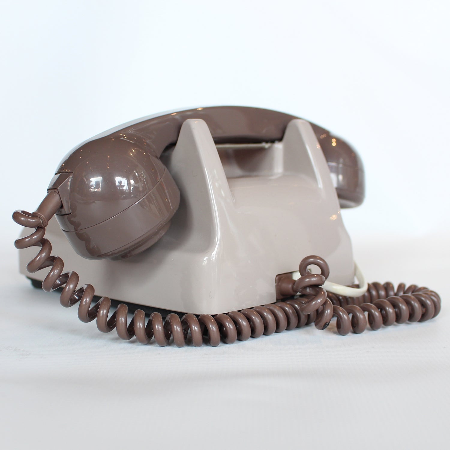Two-tone Grey GPO model 706 telephone at Jeroen Markies